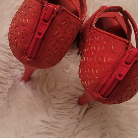 Elle Women's Platform Heels - Picture 7 of 16